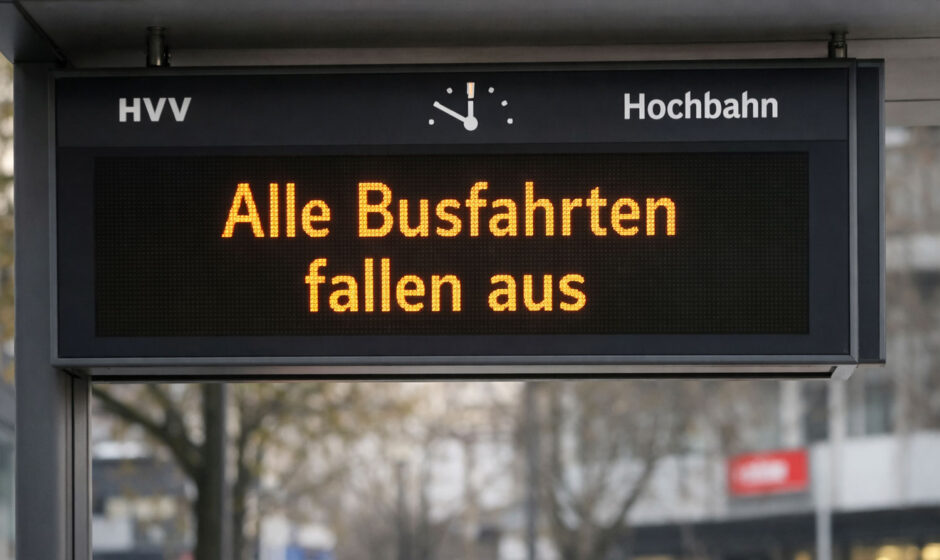 HOCHBAHN-STREIK LEGT BUSSE UND U-BAHNEN LAHM